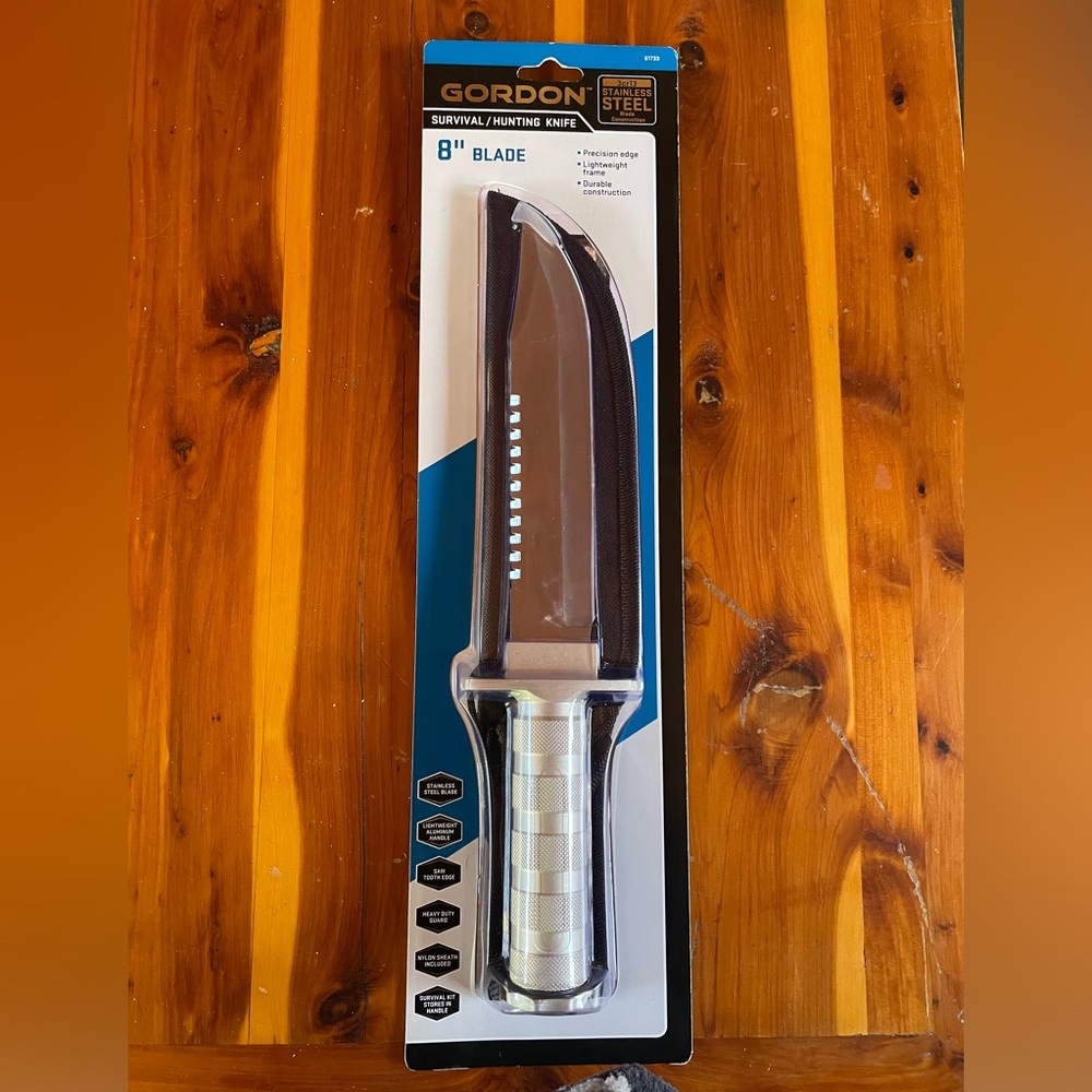 Nwt Gordon 8inch stainless steel blade survival hunting knife.